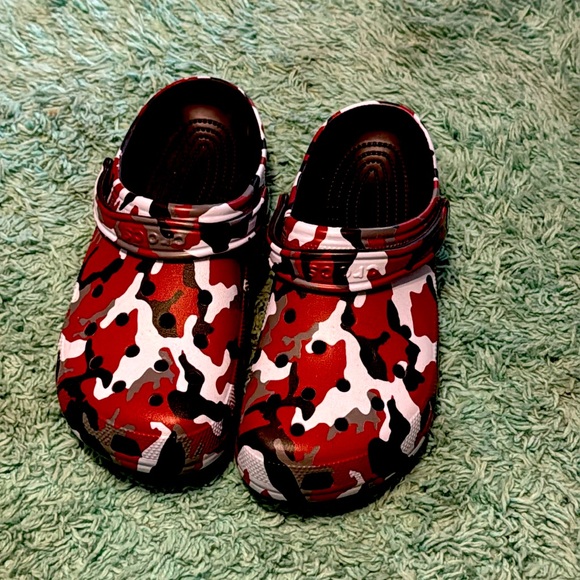 Crocs Red camo clogs - Picture 1 of 2